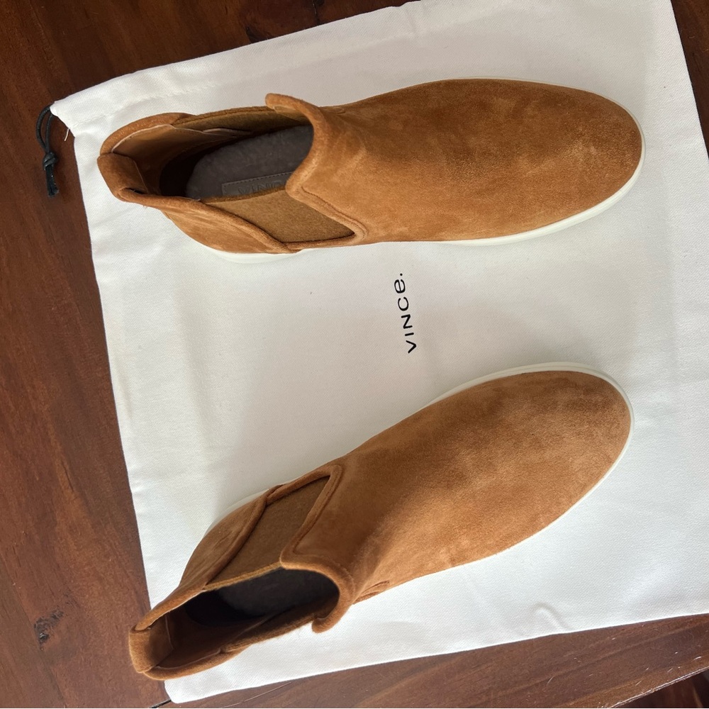 Vince high top shoes , real fur, dyed lamb fur, water repellent.